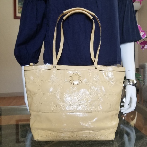 Coach Handbags - Beautiful COACH Signature Tote